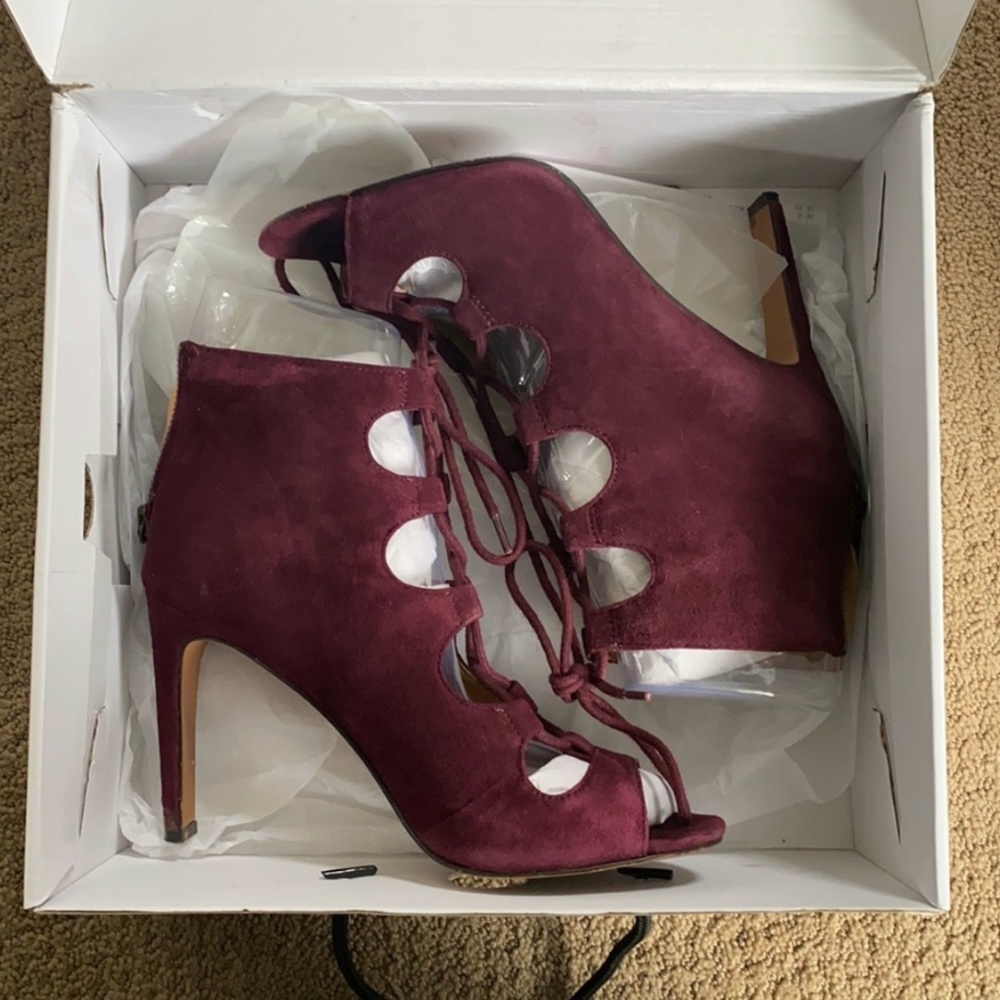 Nine West burgundy velvet high heels cutout size 8 tie up